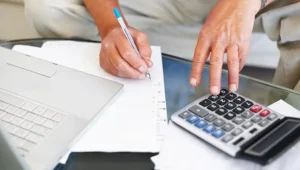 calcular custo de produtos e serviços