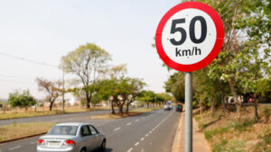 Qual a velocidade máxima permitida nas rodovias brasileiras?