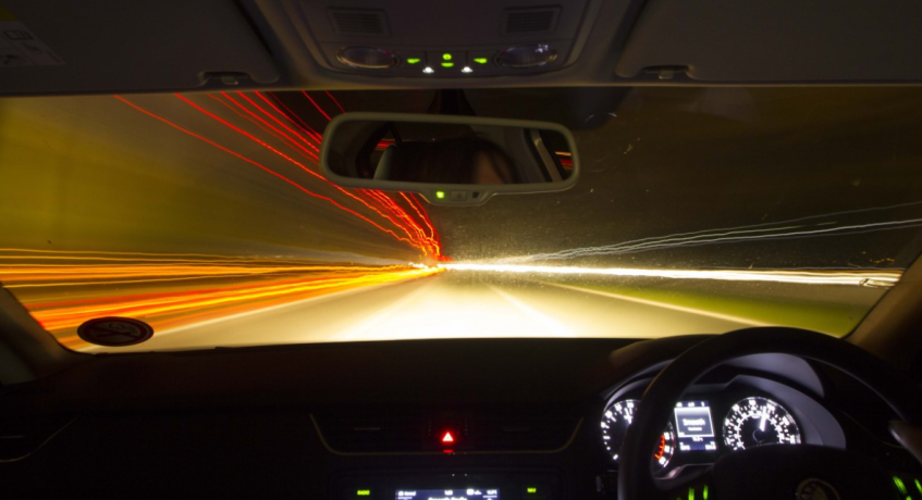 Dirigindo-durante-a-noite-Credito-PxHere